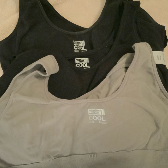 Assortment zip front zip & pull on sport bras. - Picture 5 of 7